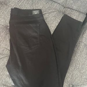 Brand new Levi Skinny Jeggings